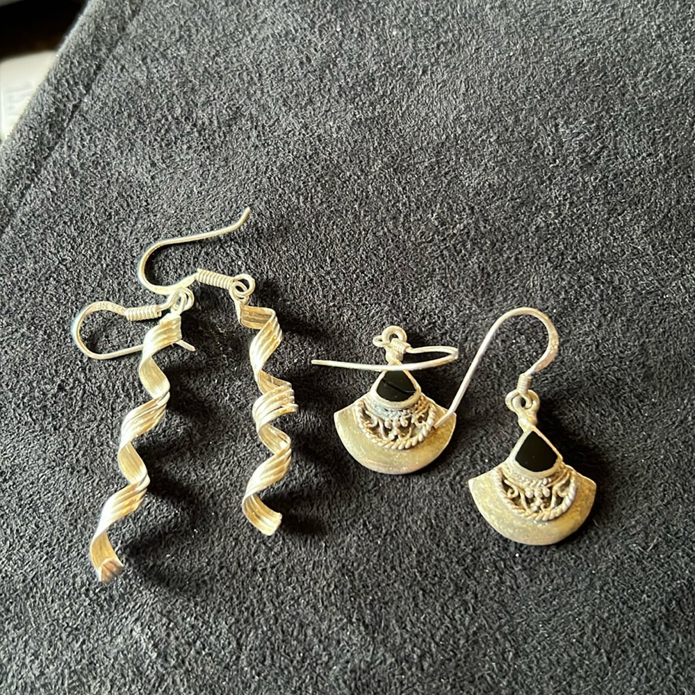 2 pairs Vintage Sterling silver 925 dangling earrings onyx
